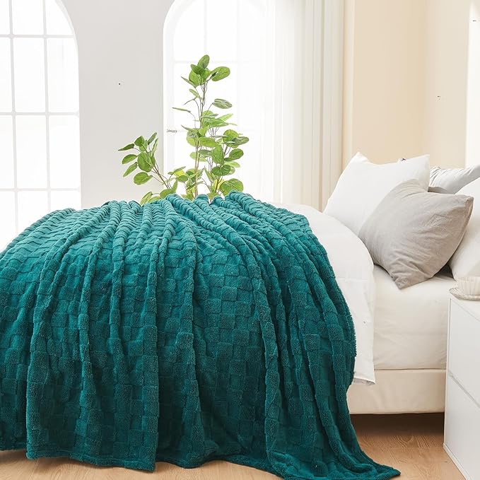 NEWCOSPLAY Super Soft Throw Blanket Dark Teal Premium Silky Flannel Fleece 3D Checkered Lightweight Bed Blanket All Season Use (Dark Teal Checkered, Throw(50"x70"))