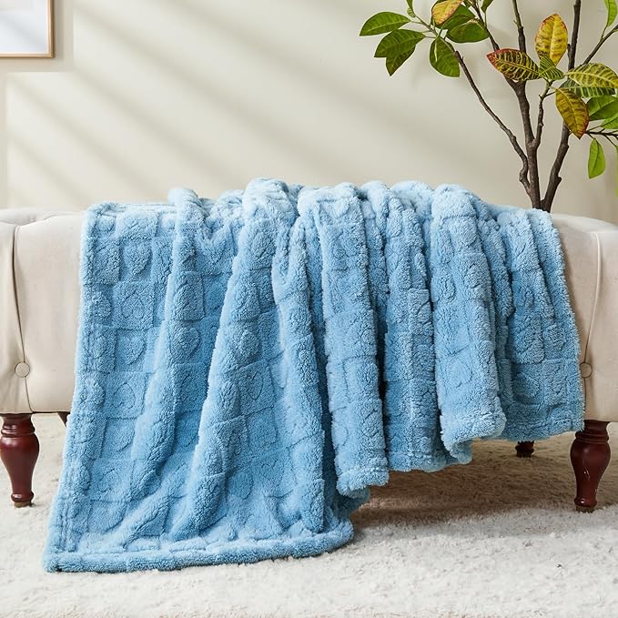 NEWCOSPLAY Super Soft Throw Blanket Blue Premium Silky Flannel Fleece 3D Heart Checkered Lightweight Bed Blanket All Season Use (Blue Heart, Throw(50"x70"))