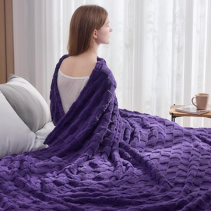 NEWCOSPLAY Super Soft Twin Blanket Purple Premium Silky Flannel Fleece 3D Checkered Lightweight Bed Blanket All Season Use (Purple Checkered, Twin(60"x80"))