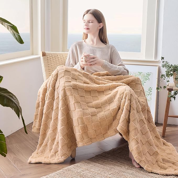 NEWCOSPLAY Super Soft King Blanket Brown Premium Silky Flannel Fleece 3D Checkered Lightweight Bed Blanket All Season Use (Brown Checkered, King(90"x110"))