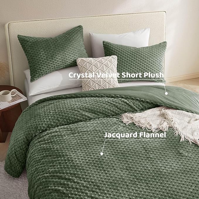Petrichor Fluffy Queen Comforter Set - Ultra-Soft Green Flannel Thick Comforter for Queen Bed, Luxury Warm Bedding Set for Winter & Fall, Cozy Fuzzy Bed Set 3 Pieces (1 Comforter & 2 Pillowcases)