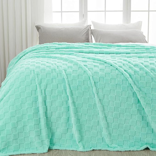 NEWCOSPLAY Super Soft King Blanket Aqua Premium Silky Flannel Fleece 3D Checkered Lightweight Bed Blanket All Season Use (Aqua Checkered, King(90"x110"))