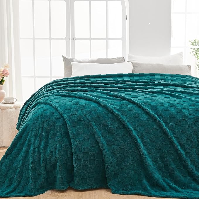 NEWCOSPLAY Super Soft King Blanket Dark Teal Premium Silky Flannel Fleece 3D Checkered Lightweight Bed Blanket All Season Use (Dark Teal Checkered, King(90"x110"))