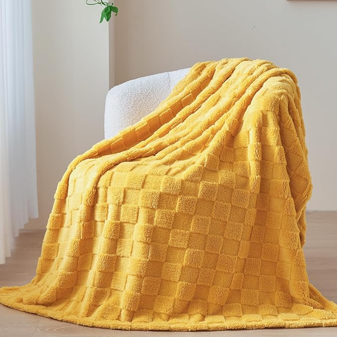 NEWCOSPLAY Super Soft Twin Blanket Mustard Yellow Premium Silky Flannel Fleece 3D Checkered Lightweight Bed Blanket All Season Use (Mustard Yellow Checkered, Twin(60"x80"))