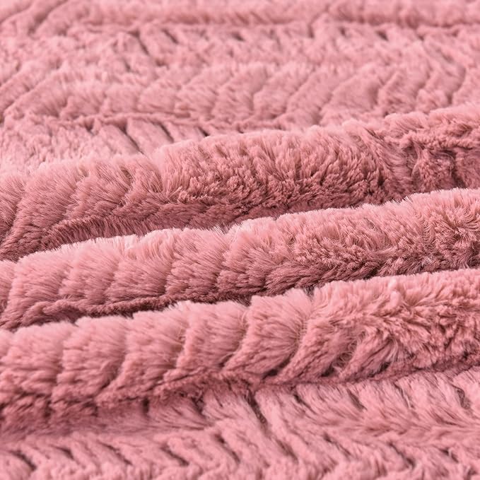 YUSOKI Luxury Faux Fur Twin XL Blanket for Twin XL Bed 2 Layers,5.2lb,All Ages,Home Decoration Without Pillows(Pink,63"x90")