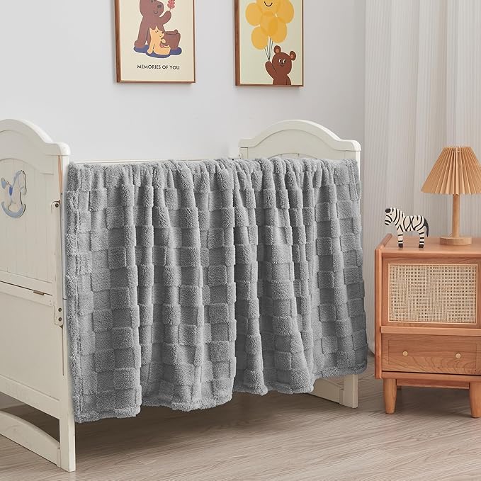 NEWCOSPLAY Super Soft Throw Blanket Grey Premium Silky Flannel Fleece 3D Checkered Lightweight Bed Blanket All Season Use (Grey Checkered, Throw(50"x70"))