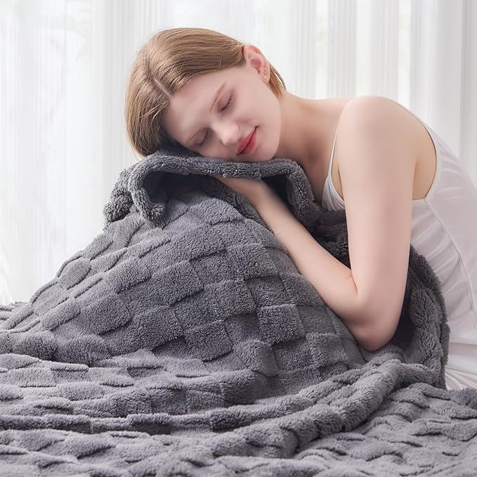 NEWCOSPLAY Super Soft Throw Blanket Dark Grey Premium Silky Flannel Fleece 3D Checkered Lightweight Bed Blanket All Season Use (Dark Grey Checkered, Throw(50"x70"))
