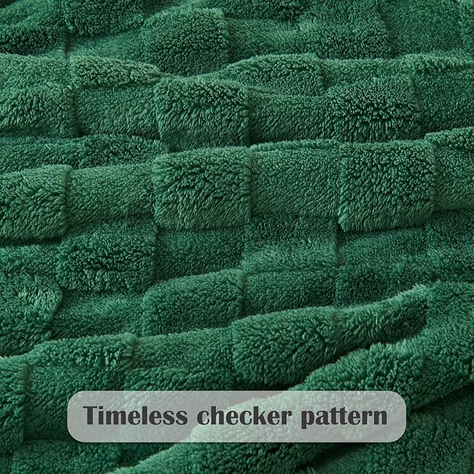 NEWCOSPLAY Super Soft Queen Blanket Dark Green Premium Silky Flannel Fleece 3D Checkered Lightweight Bed Blanket All Season Use (Dark Green Checkered, Queen(90"x90"))