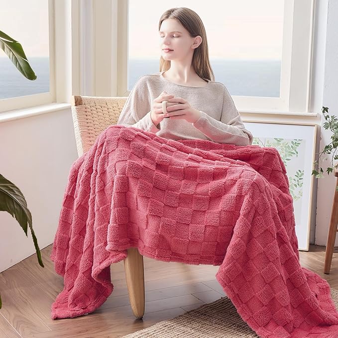 NEWCOSPLAY Super Soft Twin Blanket Coral Pink Premium Silky Flannel Fleece 3D Checkered Lightweight Bed Blanket All Season Use (Coral Pink Checkered, Twin(60"x80"))