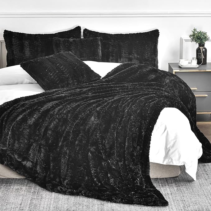 YUSOKI Luxury Faux Fur Blanket for Queen Size Bed 2 Layers,7.3lb,All Ages,Home Decoration Without Pillows(Black,90"x90")