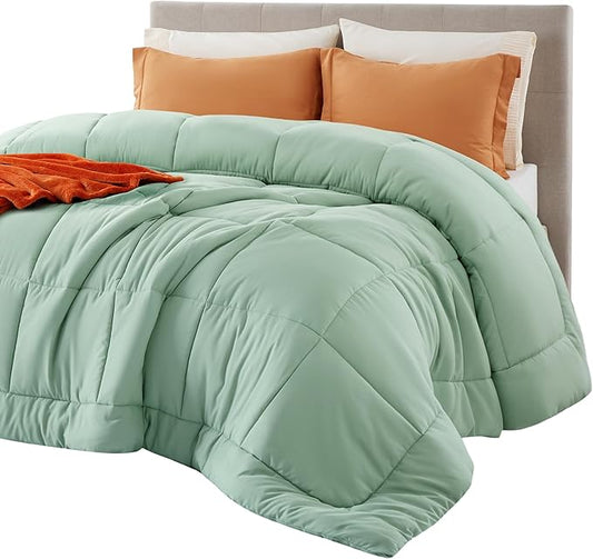 Bedsure Comforter Duvet Insert - Quilted Comforters Queen Size, All Season Duvet, GentleSoft Down Alternative Bedding, with 8 Tabs, Gifts for Women/Men, Sage Green, Queen 88 x 88 Inches