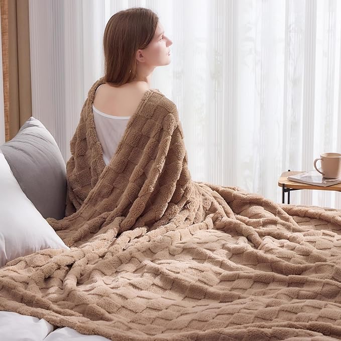 NEWCOSPLAY Super Soft Twin Blanket Taupe Premium Silky Flannel Fleece 3D Checkered Lightweight Bed Blanket All Season Use (Taupe Checkered, Twin(60"x80"))