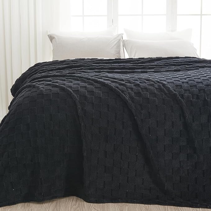 NEWCOSPLAY Super Soft King Blanket Black Premium Silky Flannel Fleece 3D Checkered Lightweight Bed Blanket All Season Use (Black Checkered, King(90"x110"))
