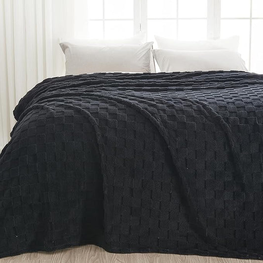 NEWCOSPLAY Super Soft King Blanket Black Premium Silky Flannel Fleece 3D Checkered Lightweight Bed Blanket All Season Use (Black Checkered, King(90"x110"))