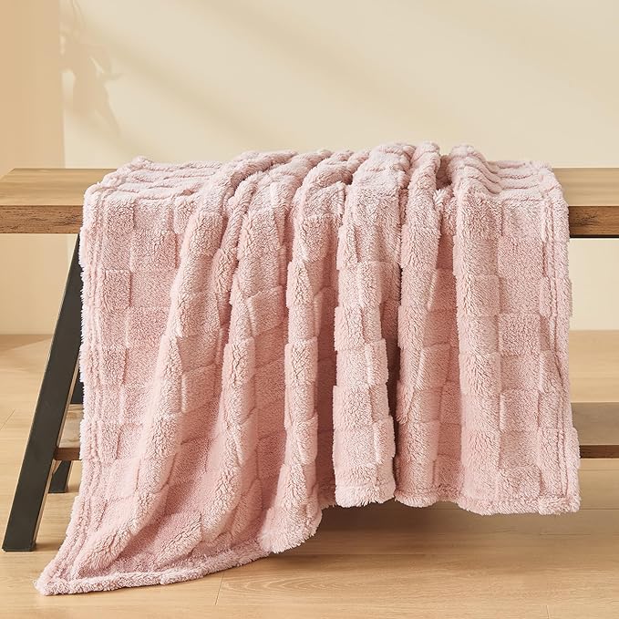 NEWCOSPLAY Super Soft Throw Blanket Pink Premium Silky Flannel Fleece 3D Checkered Lightweight Bed Blanket All Season Use (Pink Checkered, Throw(50"x70"))