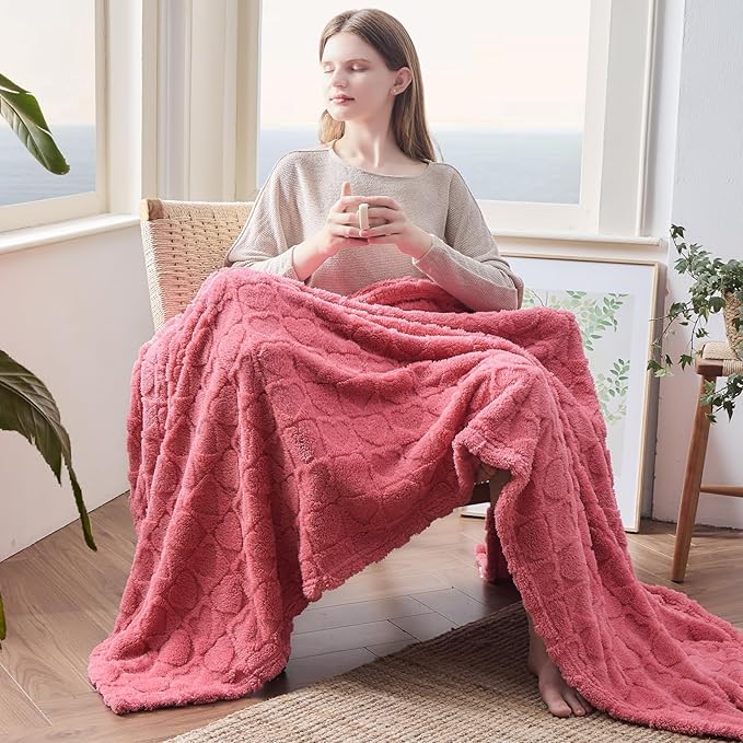 NEWCOSPLAY Super Soft Twin Blanket Coral Pink Love Premium Silky Flannel Fleece 3D Heart Checkered Lightweight Bed Blanket All Season Use (Coral Pink Love, Twin(60"x80"))