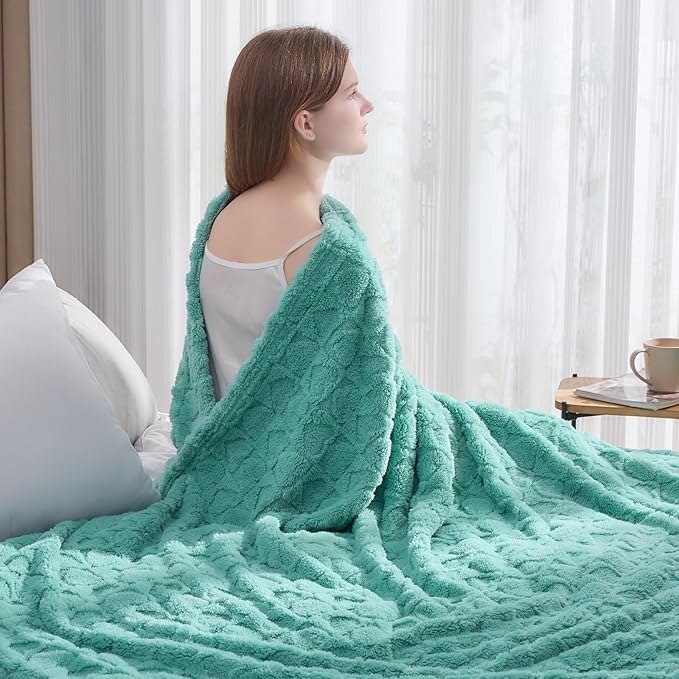 NEWCOSPLAY Super Soft King Blanket Sage Green Love Premium Silky Flannel Fleece 3D Heart Checkered Lightweight Bed Blanket All Season Use (Sage Green Love, King(90"x110"))