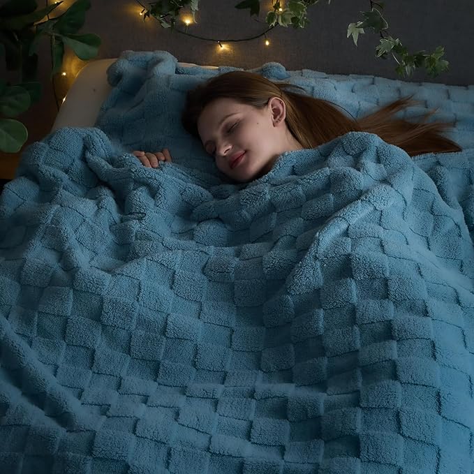 NEWCOSPLAY Super Soft King Blanket Blue Premium Silky Flannel Fleece 3D Checkered Lightweight Bed Blanket All Season Use (Blue Checkered, King(90"x110"))