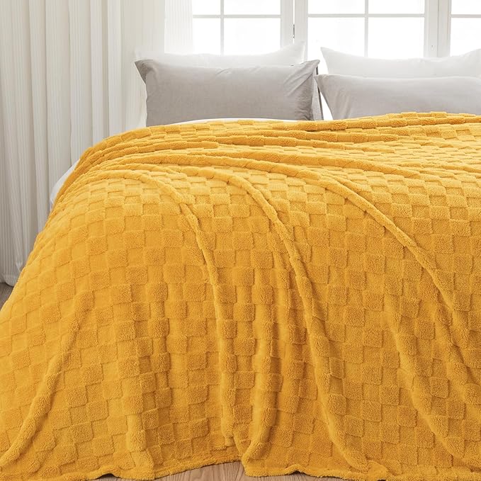 NEWCOSPLAY Super Soft Queen Blanket Mustard Yellow Premium Silky Flannel Fleece 3D Checkered Lightweight Bed Blanket All Season Use (Mustard Yellow Checkered, Queen(90"x90"))