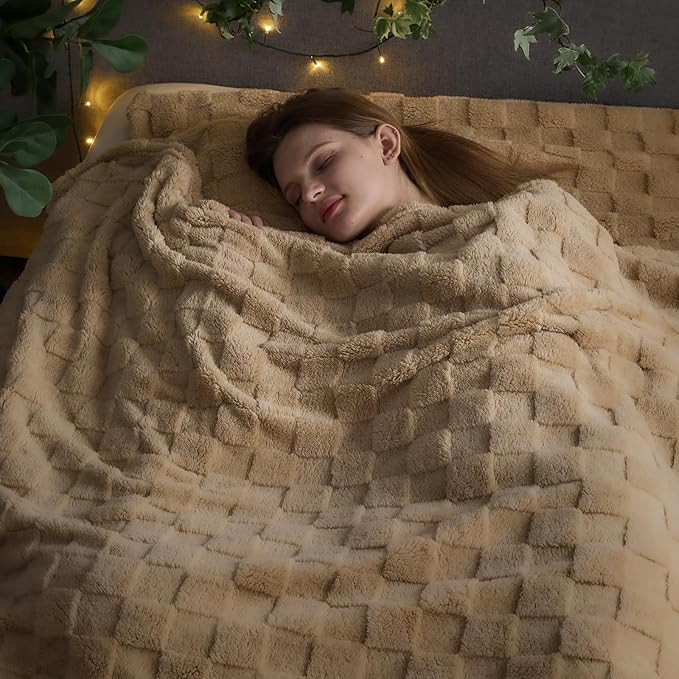 NEWCOSPLAY Super Soft Queen Blanket Brown Premium Silky Flannel Fleece 3D Checkered Lightweight Bed Blanket All Season Use (Brown Checkered, Queen(90"x90"))