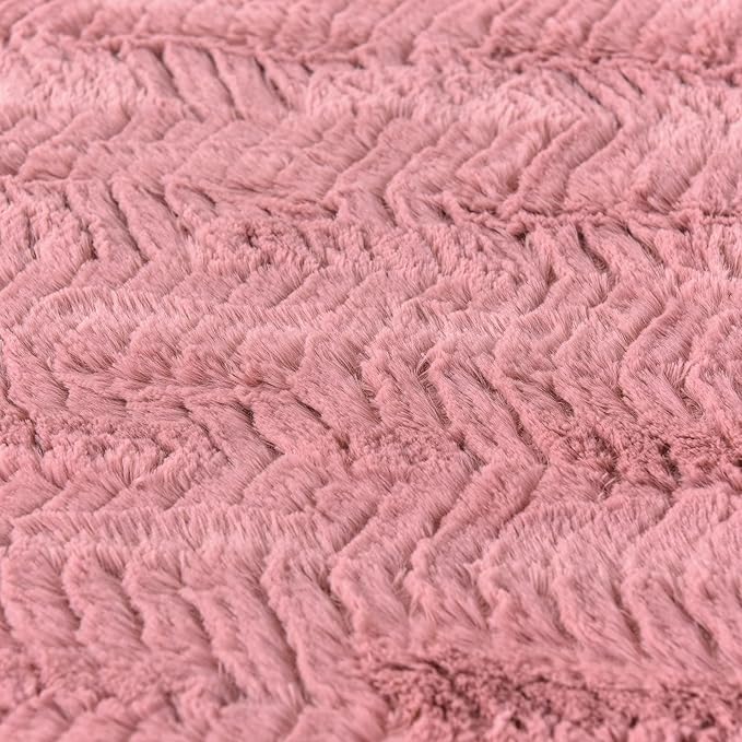 YUSOKI Luxury Faux Fur Blanket for Queen Size Bed 2 Layers,7.3lb,All Ages,Home Decoration Without Pillows (Pink,90"x90")