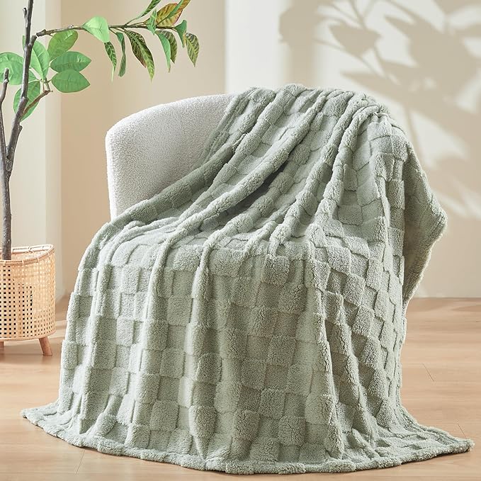 NEWCOSPLAY Super Soft Throw Blanket Sage Green Premium Silky Flannel Fleece 3D Checkered Lightweight Bed Blanket All Season Use (Sage Green Checkered, Throw(50"x70"))