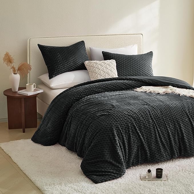 Petrichor Fluffy King Comforter Set - Ultra-Soft Black Flannel Thick Comforter for King Bed, Luxury Warm Bedding Set for Winter & Fall, Cozy Fuzzy Bed Set 3 Pieces (1 Comforter & 2 Pillowcases)