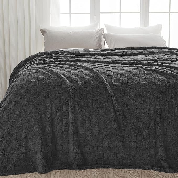 NEWCOSPLAY Super Soft King Blanket Dark Grey Premium Silky Flannel Fleece 3D Checkered Lightweight Bed Blanket All Season Use (Dark Grey Checkered, King(90"x110"))