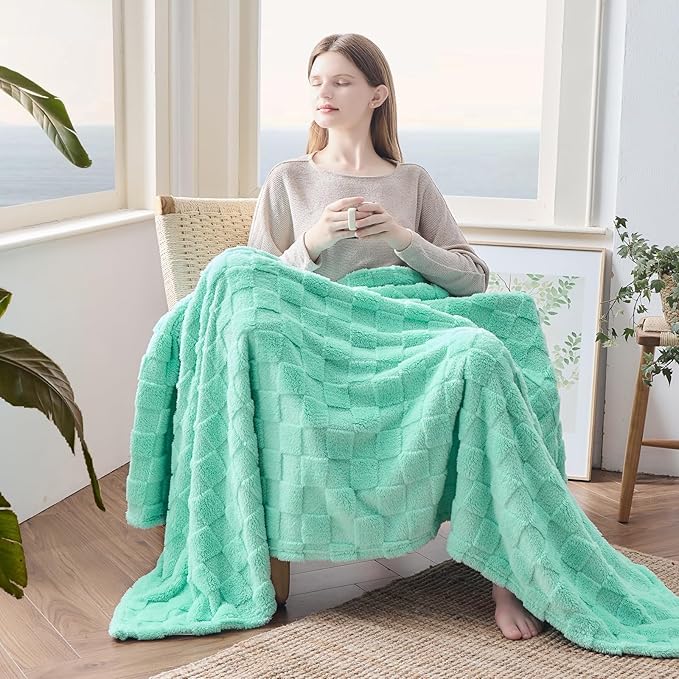 NEWCOSPLAY Super Soft Twin Blanket Aqua Premium Silky Flannel Fleece 3D Checkered Lightweight Bed Blanket All Season Use (Aqua Checkered, Twin(60"x80"))