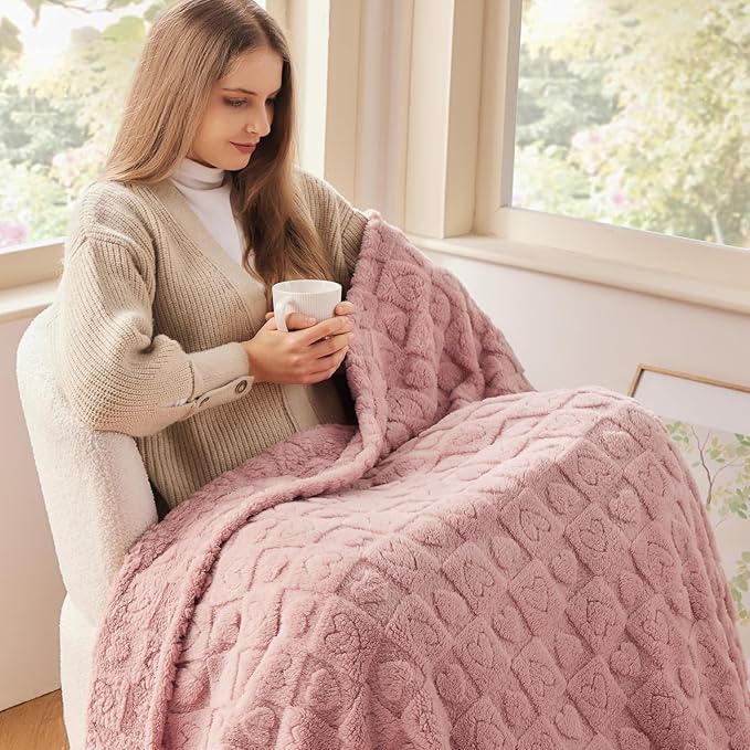 NEWCOSPLAY Super Soft Throw Blanket Pink Premium Silky Flannel Fleece 3D Heart Checkered Lightweight Bed Blanket All Season Use (Pink Heart, Throw(50"x70"))