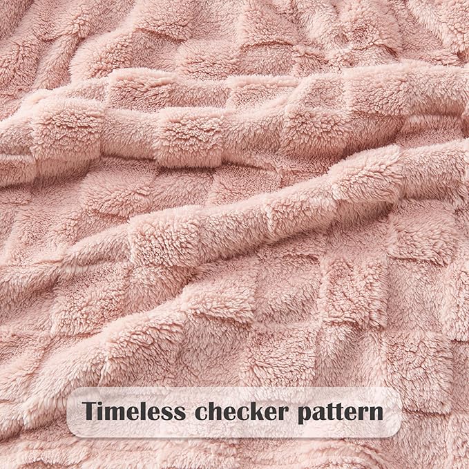 NEWCOSPLAY Super Soft King Blanket Pink Premium Silky Flannel Fleece 3D Checkered Lightweight Bed Blanket All Season Use (Pink Checkered, King(90"x110"))