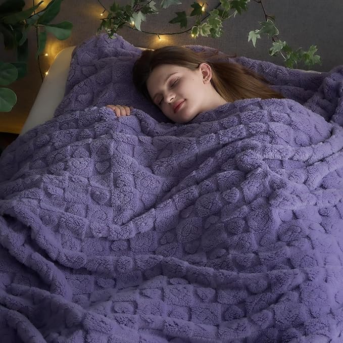 NEWCOSPLAY Super Soft King Blanket Lavender Premium Silky Flannel Fleece 3D Heart Checkered Lightweight Bed Blanket All Season Use (Lavender Heart, King(90"x110"))
