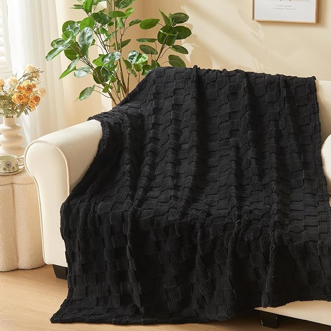 NEWCOSPLAY Super Soft King Blanket Black Premium Silky Flannel Fleece 3D Checkered Lightweight Bed Blanket All Season Use (Black Checkered, King(90"x110"))