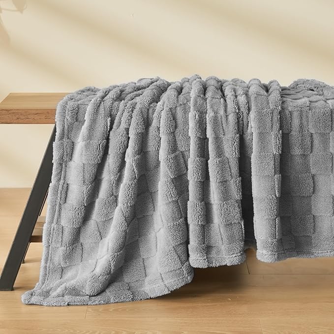 NEWCOSPLAY Super Soft Throw Blanket Grey Premium Silky Flannel Fleece 3D Checkered Lightweight Bed Blanket All Season Use (Grey Checkered, Throw(50"x70"))