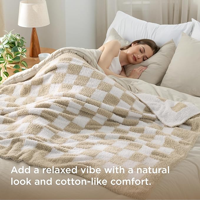 Bedsure King Comforter Set with Checkered Throw Blanket for Couch - 4 Pieces, 1 Beige Comforter King Size, 2 Pillow Shams, 1 Checkered Blanket, Super Soft, Lightweight & Fluffy for Bed & Sofa