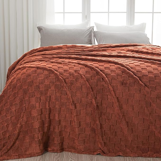NEWCOSPLAY Super Soft King Blanket Coffee Premium Silky Flannel Fleece 3D Checkered Lightweight Bed Blanket All Season Use (Coffee Checkered, King(90"x110"))