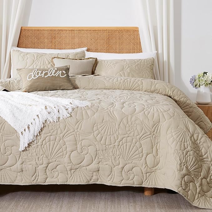 WDCOZY Coastal Beach Beige Twin Size Quilt Bedding Sets, Nautical Tropical Ocean Bedspread, Scallop Seashell Soft Coverlet, Lightweight Summer Thin Comforter for All Season