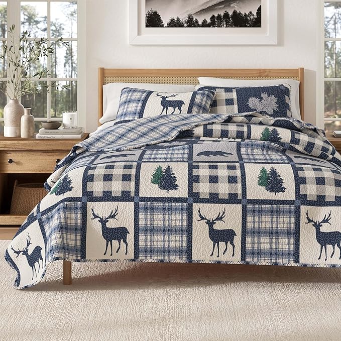 Great Bay Home Lodge Bedspread King Size Quilt with 2 Shams. Cabin 3-Piece Reversible All Season Quilt Set. Rustic Quilt Coverlet Bed Set. Stonehurst Collection. (Navy/Grey)
