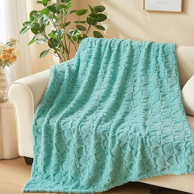 NEWCOSPLAY Super Soft King Blanket Sage Green Love Premium Silky Flannel Fleece 3D Heart Checkered Lightweight Bed Blanket All Season Use (Sage Green Love, King(90"x110"))