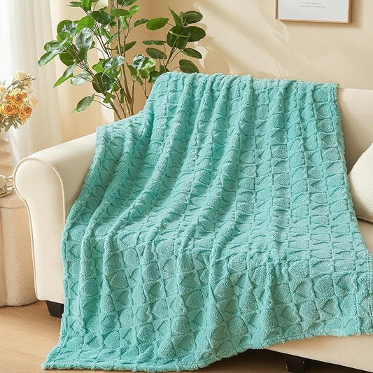 NEWCOSPLAY Super Soft Twin Blanket Sage Green Love Premium Silky Flannel Fleece 3D Heart Checkered Lightweight Bed Blanket All Season Use (Sage Green Love, Twin(60"x80"))