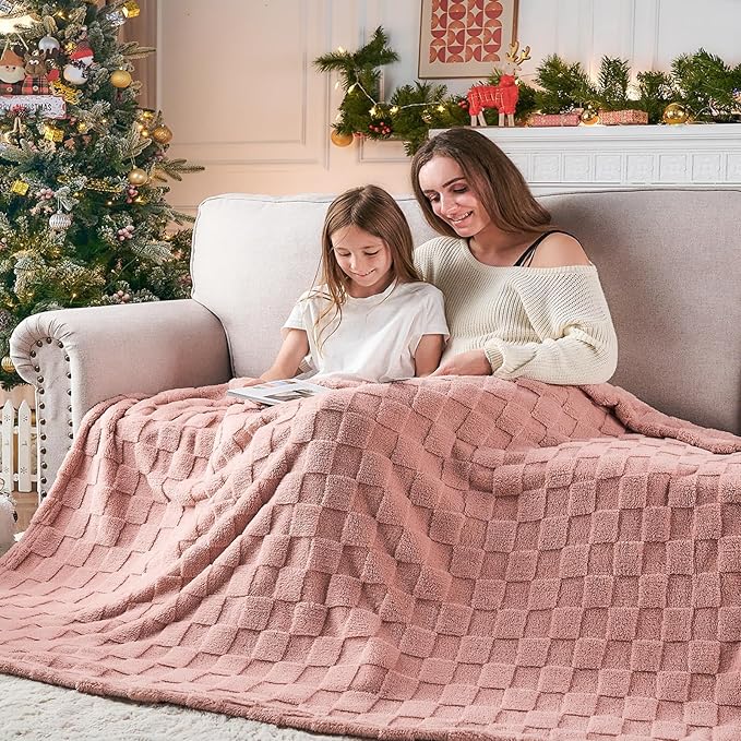 NEWCOSPLAY Super Soft Twin Blanket Pink Premium Silky Flannel Fleece 3D Checkered Lightweight Bed Blanket All Season Use (Pink Checkered, Twin(60"x80"))