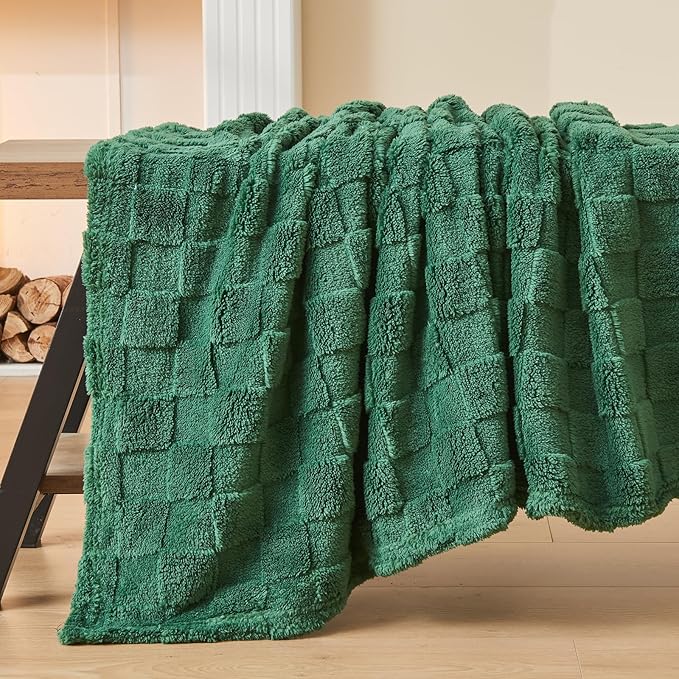 NEWCOSPLAY Super Soft Throw Blanket Dark Green Premium Silky Flannel Fleece 3D Checkered Lightweight Bed Blanket All Season Use (Dark Green Checkered, Throw(50"x70"))