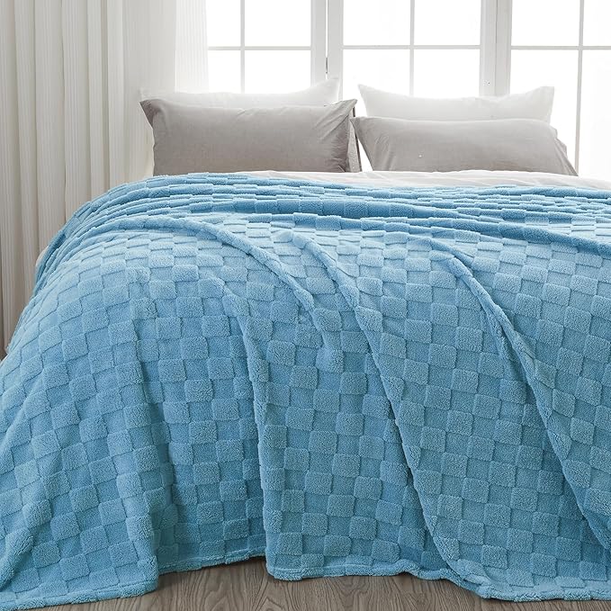 NEWCOSPLAY Super Soft King Blanket Blue Premium Silky Flannel Fleece 3D Checkered Lightweight Bed Blanket All Season Use (Blue Checkered, King(90"x110"))