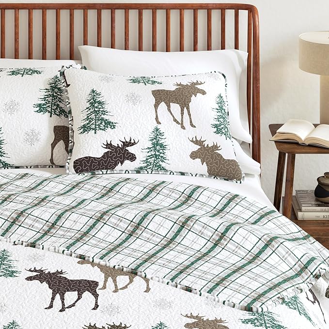 Great Bay Home Lodge Bedspread Full/Queen Size Quilt with 2 Shams. Cabin 3-Piece Reversible All Season Quilt Set. Rustic Quilt Coverlet Bed Set. Wilderness Collection (Moose - Chocolate)