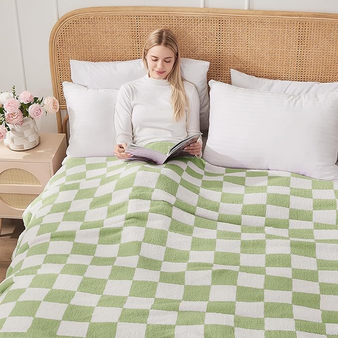 Checkered Super Soft Luxurious Warm Blanket for Couch Reversible Blanket for Bed Sofa 50x60 Inches Checkered Pattern Green and White