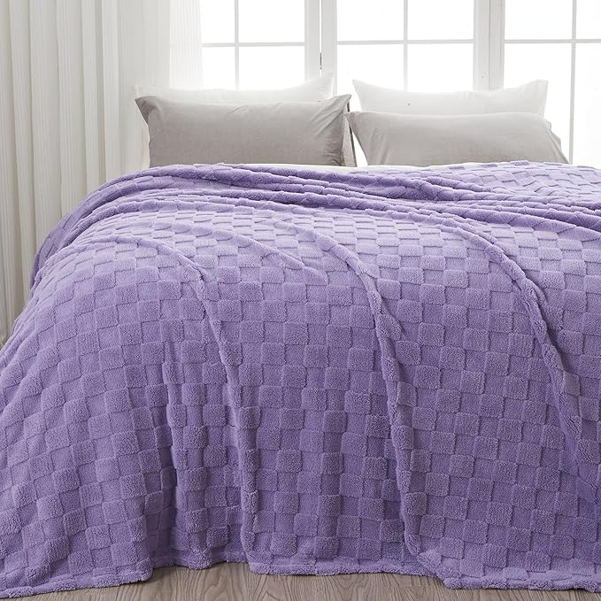 NEWCOSPLAY Super Soft King Blanket Lavender Premium Silky Flannel Fleece 3D Checkered Lightweight Bed Blanket All Season Use (Lavender Checkered, King(90"x110"))