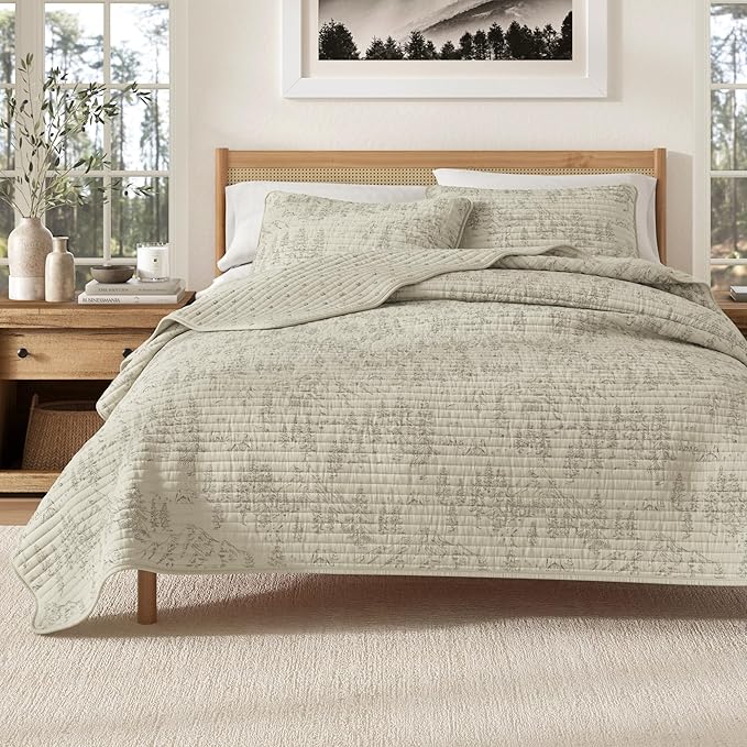 Great Bay Home King Reversible Rustic Lodge Bear Bedspread Quilt with Shams - All Season Cabin Coverlet Bedding Set (Includes 1 Quilt, 2 Pillow Shams)