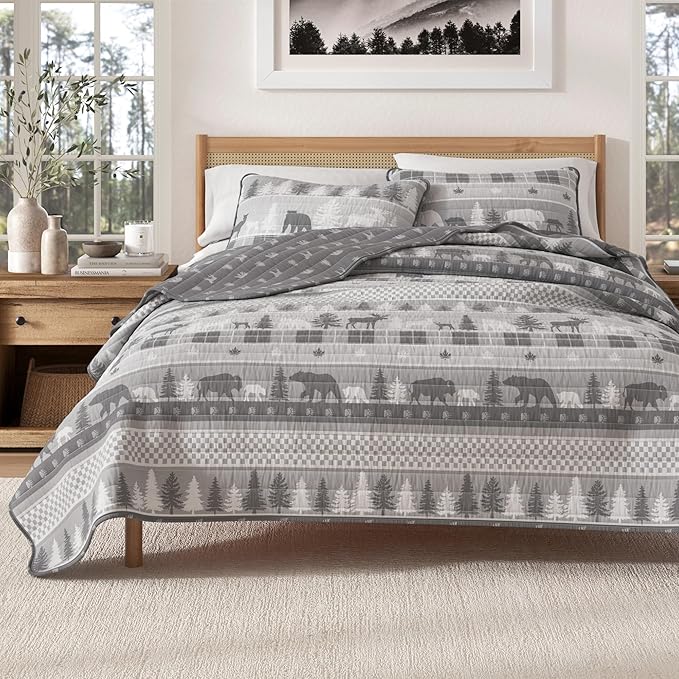 Rustic Cabin Full/Queen Size Quilt Set with Shams - All-Season, Lightweight, Reversible Bedspread - Lodge-Themed Summer Bedding Sets (Full/Queen, Rustic Landscape Grey)