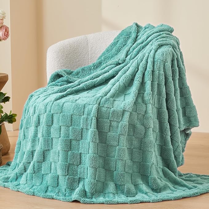 NEWCOSPLAY Super Soft Throw Blanket Mint Green Premium Silky Flannel Fleece 3D Checkered Lightweight Bed Blanket All Season Use (Mint Green Checkered, Throw(50"x70"))