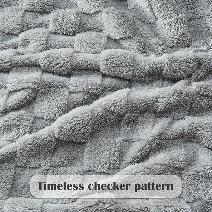 NEWCOSPLAY Super Soft King Blanket Grey Premium Silky Flannel Fleece 3D Checkered Lightweight Bed Blanket All Season Use (Grey Checkered, King(90"x110"))